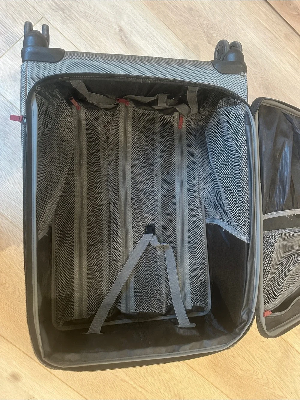 Samsonite Gray Softside Spinner Checked-Bag